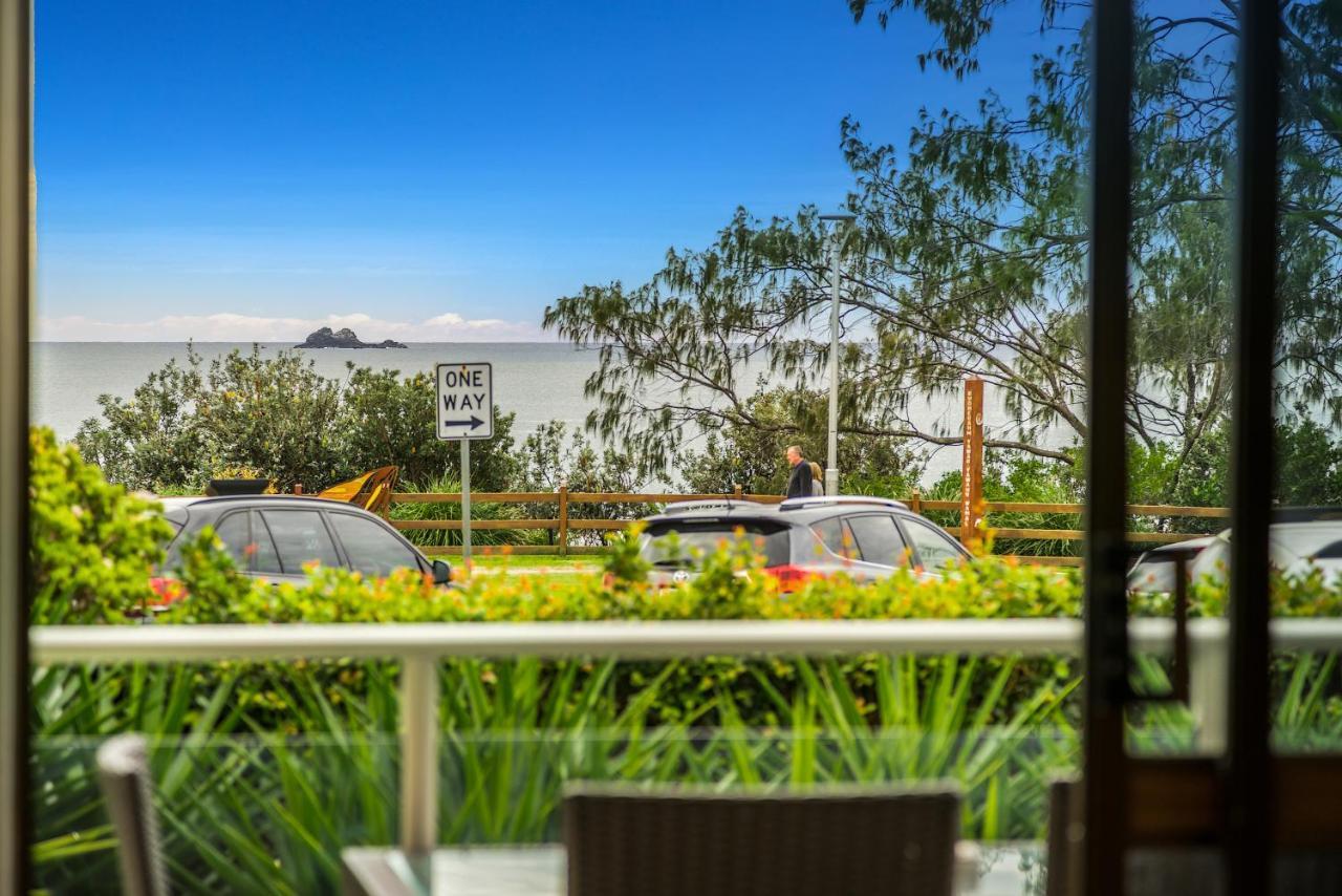 Bayview Beachfront Apartments, In Town Right On The Beach Byron Bay Exterior foto