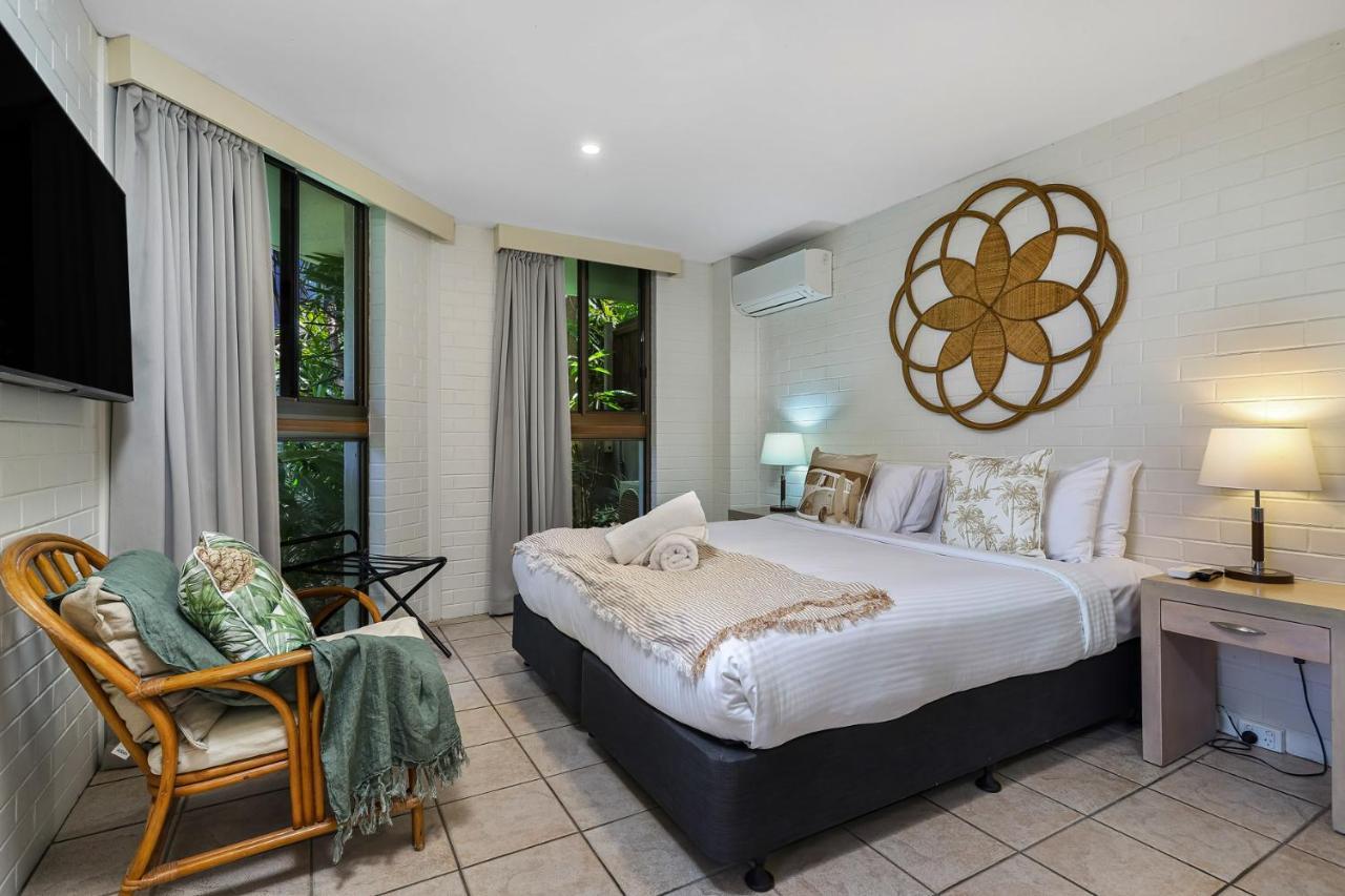 Bayview Beachfront Apartments, In Town Right On The Beach Byron Bay Exterior foto