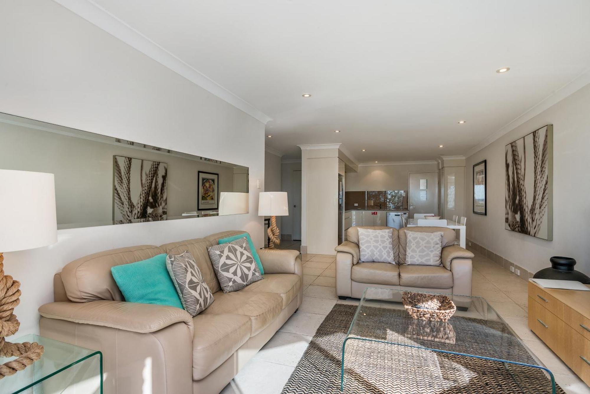 Bayview Beachfront Apartments, In Town Right On The Beach Byron Bay Exterior foto