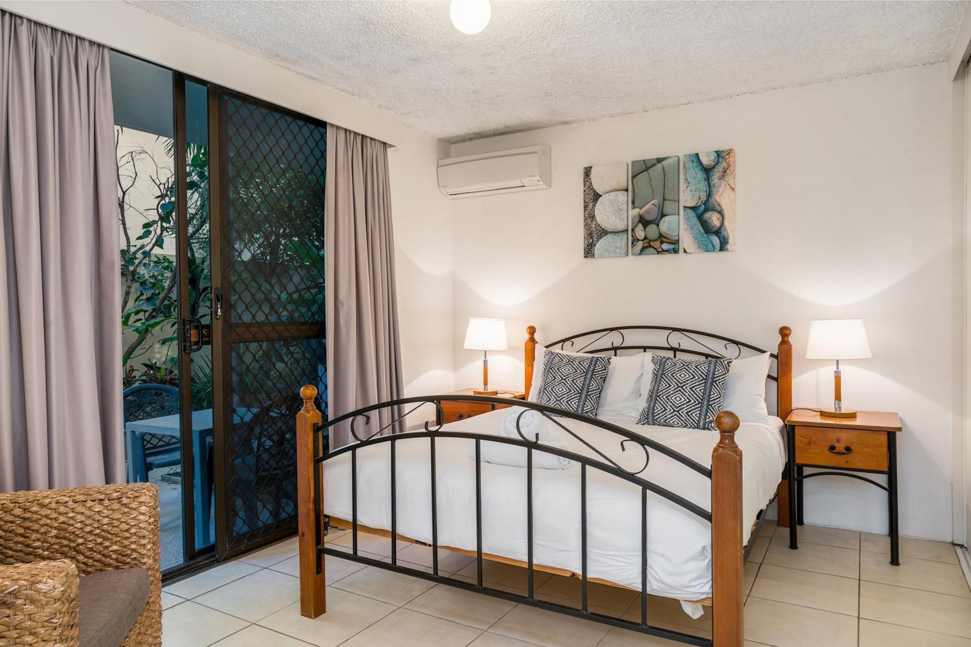 Bayview Beachfront Apartments, In Town Right On The Beach Byron Bay Exterior foto
