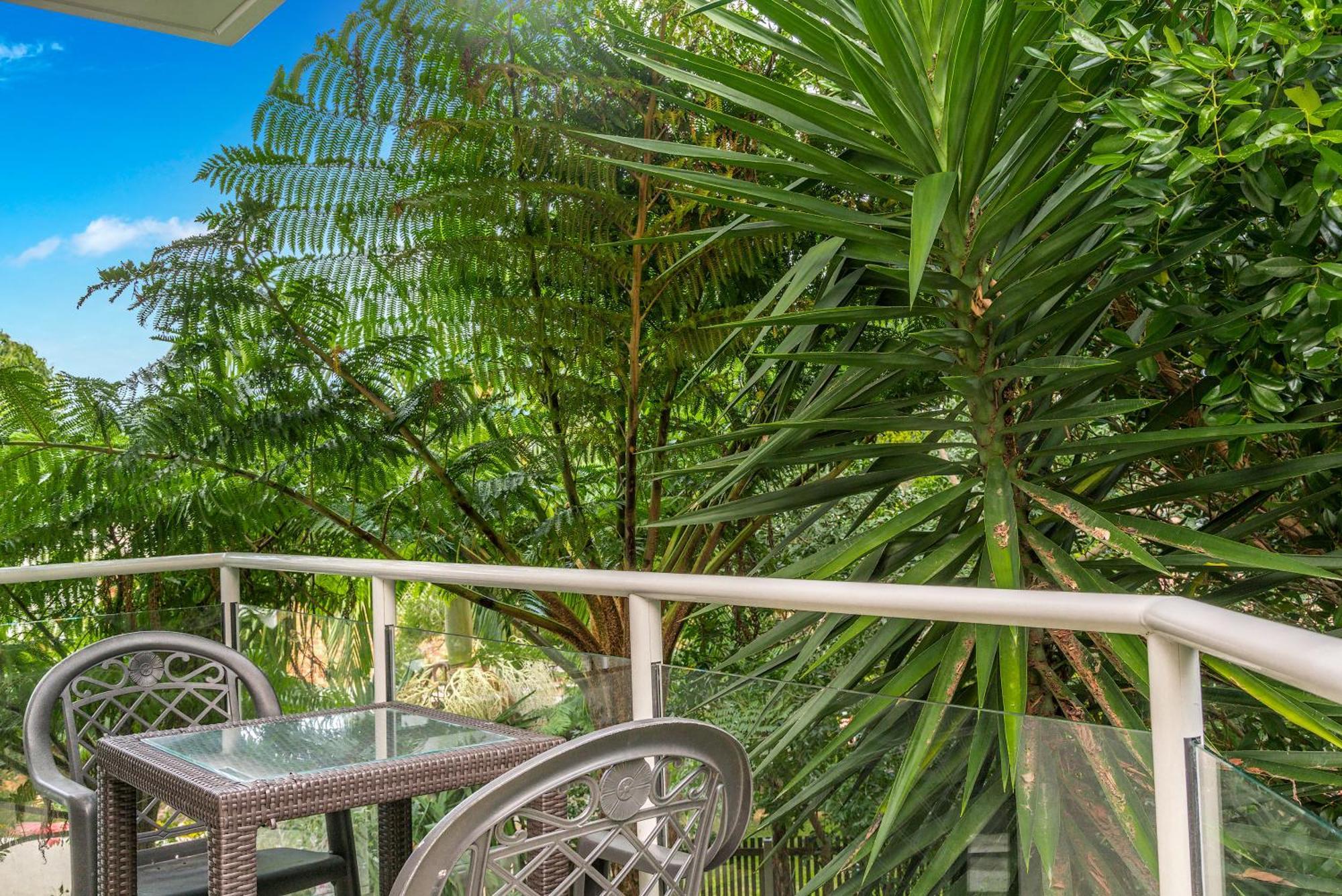 Bayview Beachfront Apartments, In Town Right On The Beach Byron Bay Exterior foto