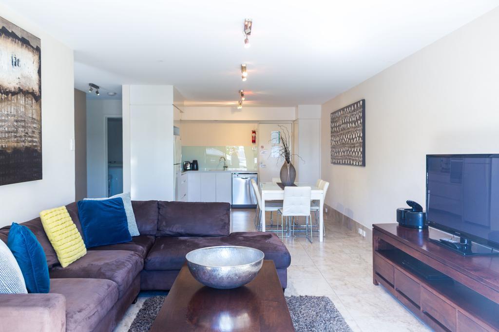 Bayview Beachfront Apartments, In Town Right On The Beach Byron Bay Exterior foto