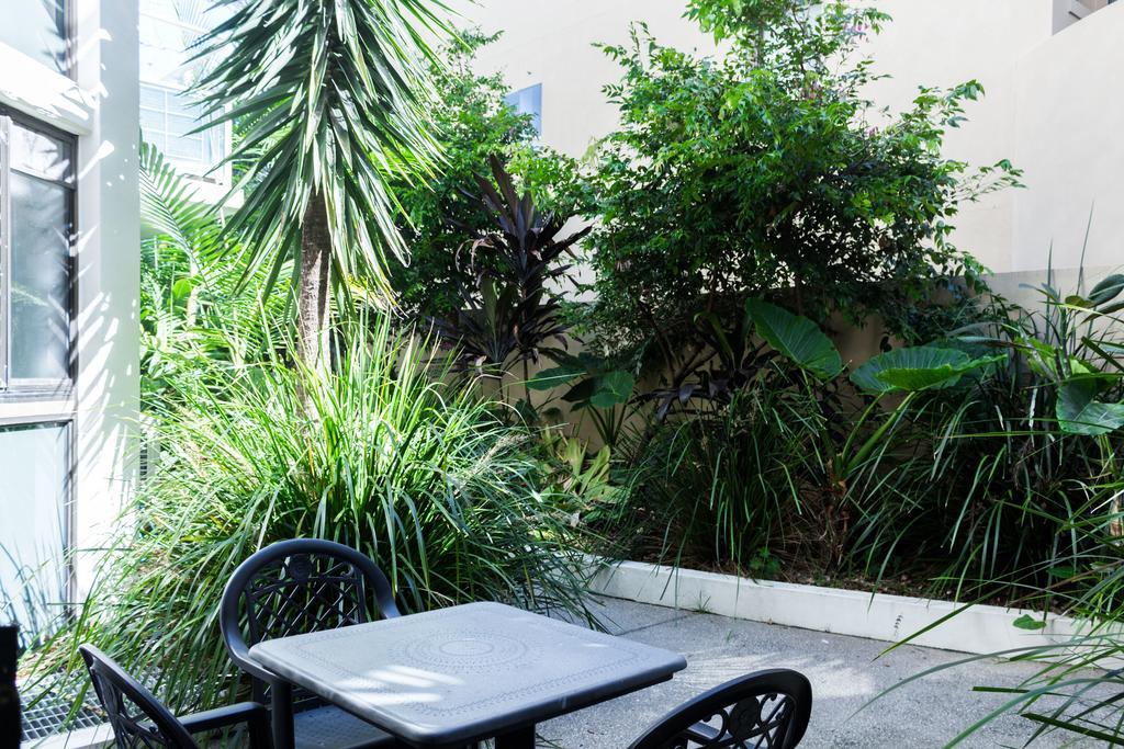 Bayview Beachfront Apartments, In Town Right On The Beach Byron Bay Exterior foto
