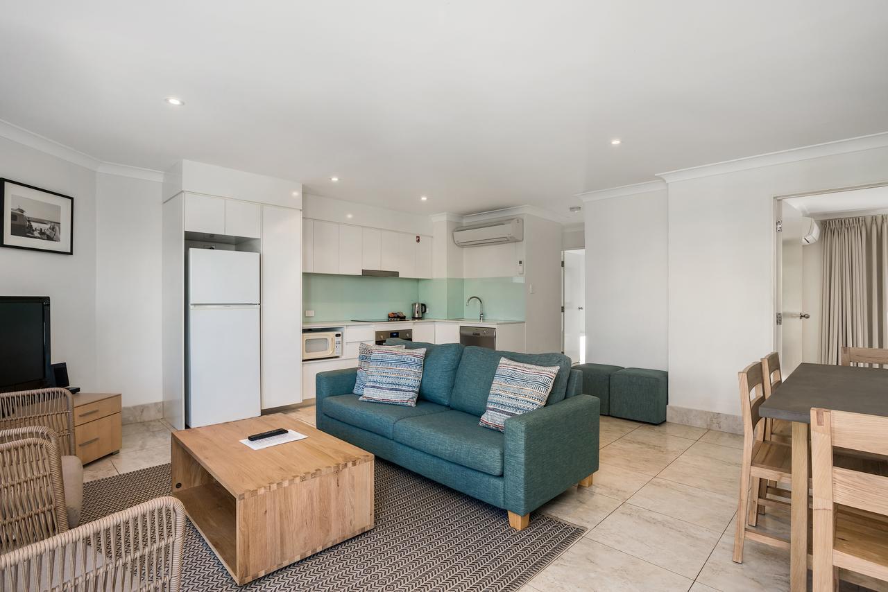 Bayview Beachfront Apartments, In Town Right On The Beach Byron Bay Exterior foto