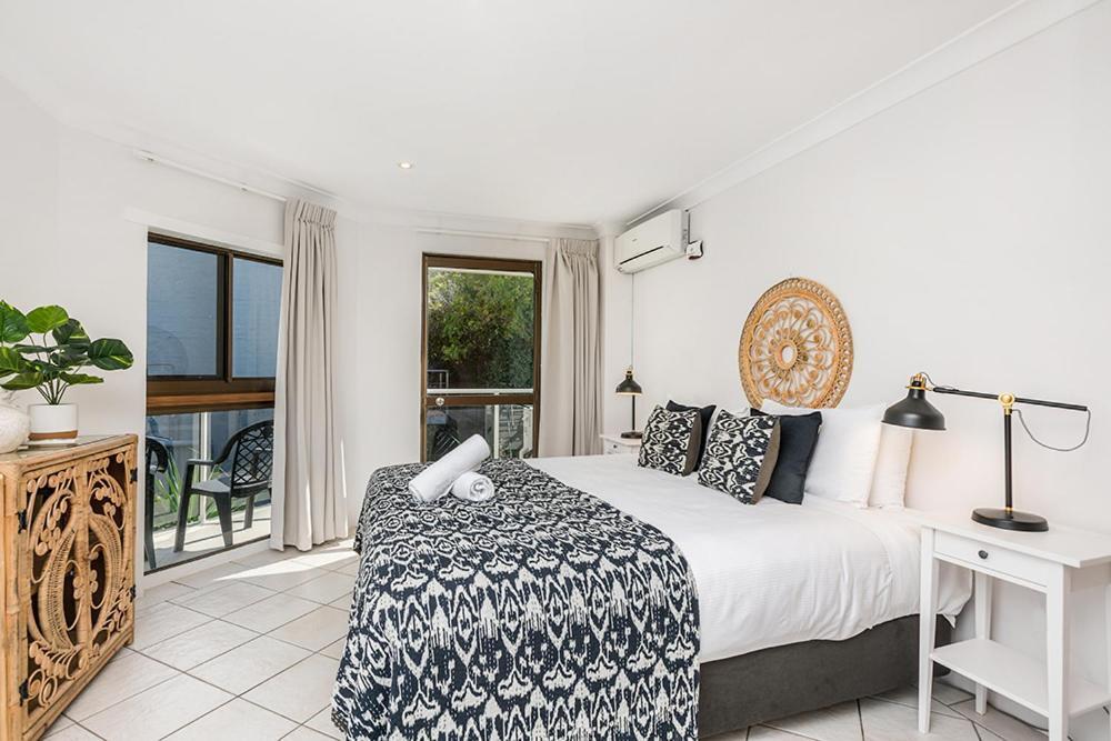 Bayview Beachfront Apartments, In Town Right On The Beach Byron Bay Exterior foto