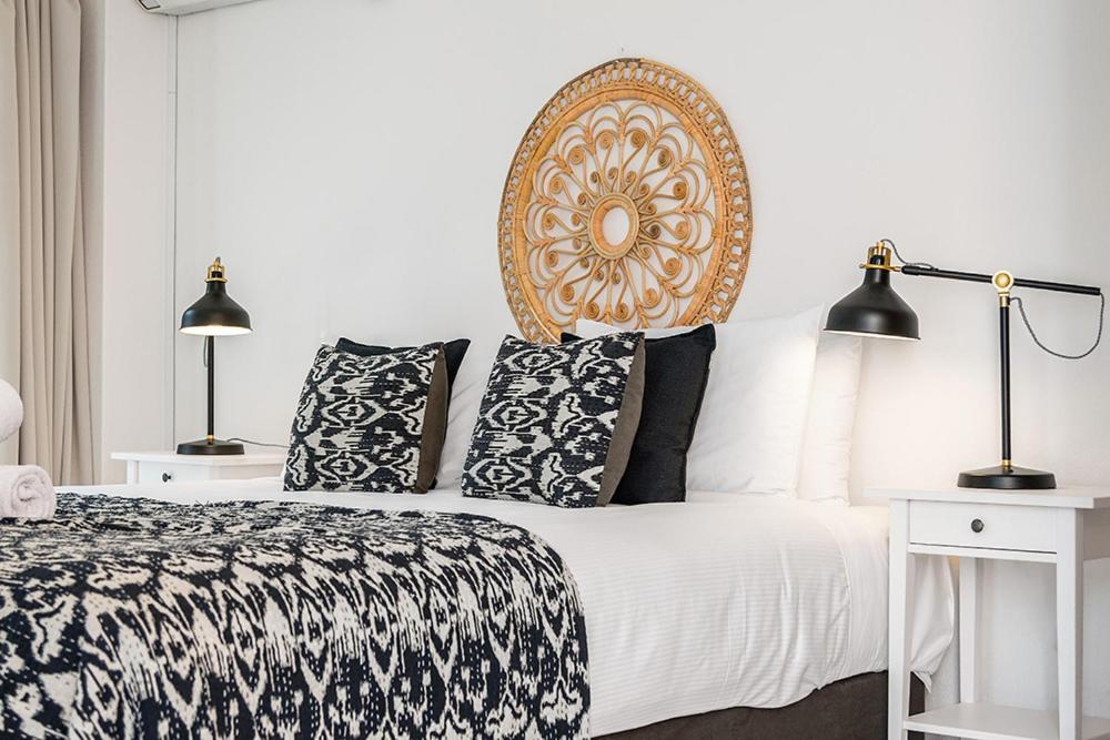 Bayview Beachfront Apartments, In Town Right On The Beach Byron Bay Exterior foto